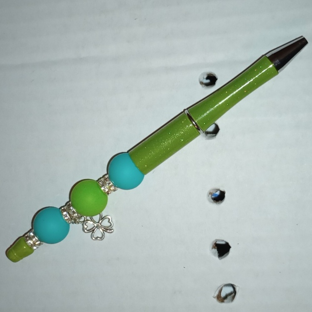 Beadable pens with charm